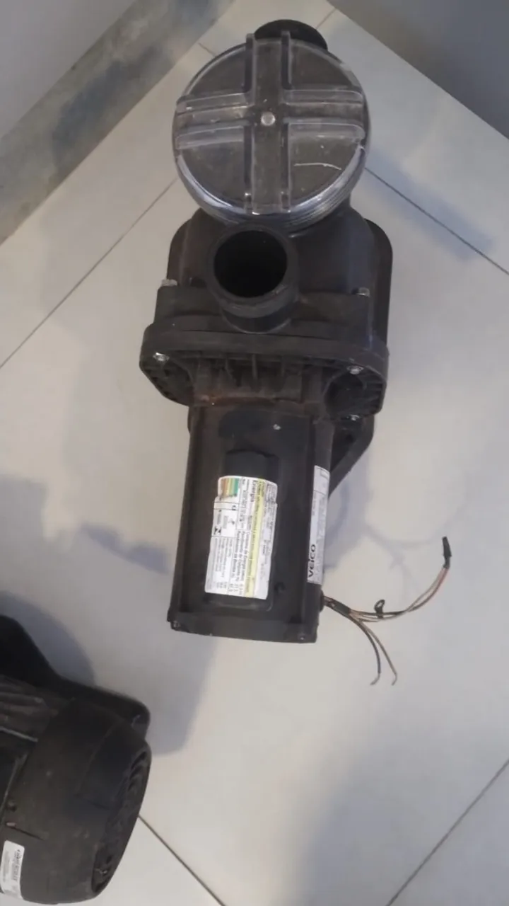Bomba e cascata para piscina