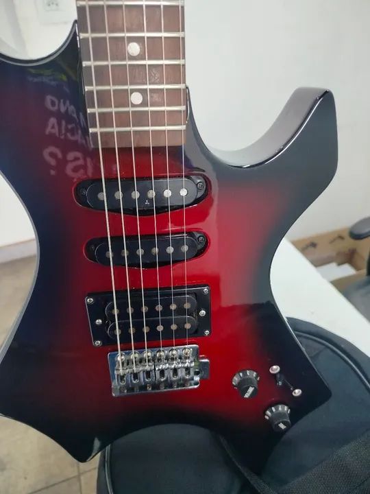 Vendo guitarra Warlock  - Foto 3
