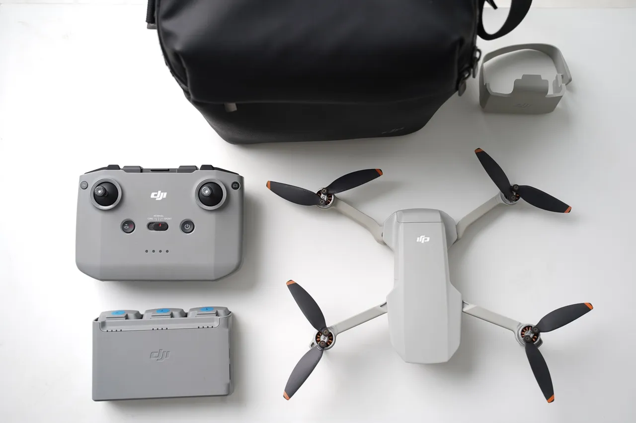 Drone DJI Mini 2 Fly More Combo