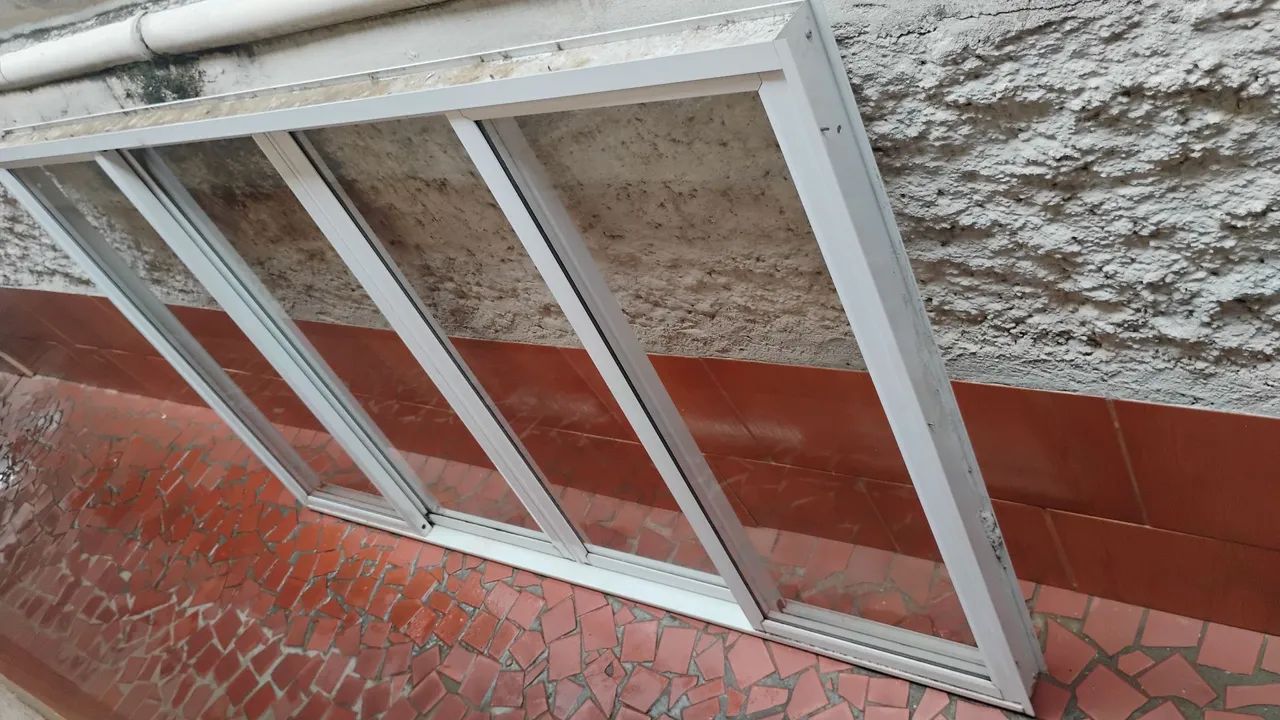 JANELA EM ALUMÍNIO BRANCO.