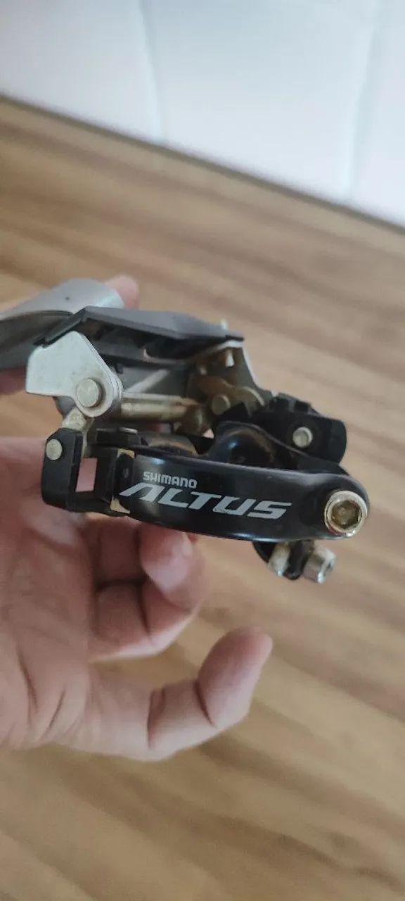 Cambio Shimano dianteiro Altus 31.8 mm 