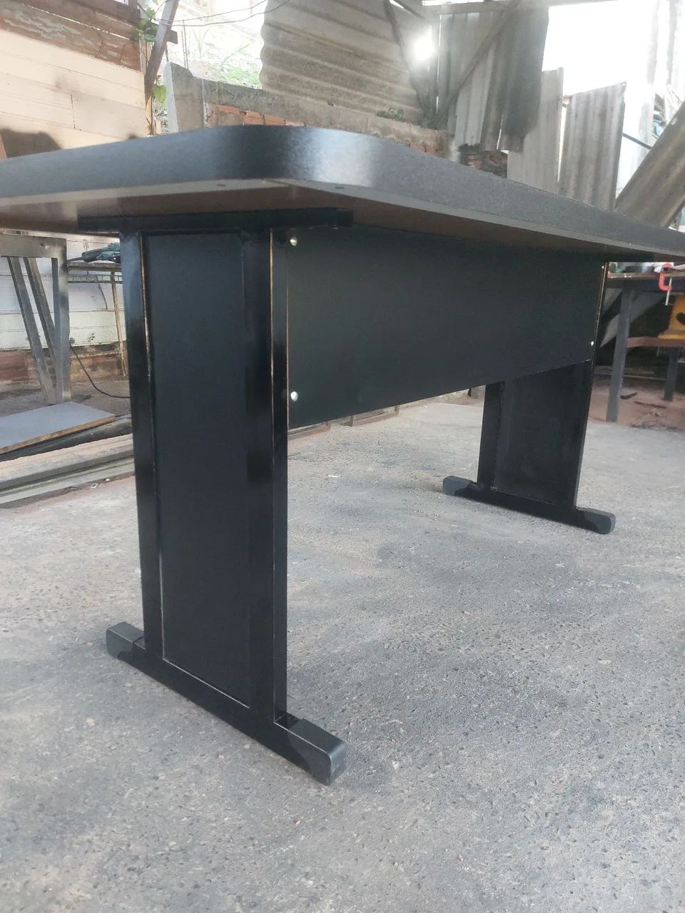 Mesa de madeira com estrutura de metal - Foto 4