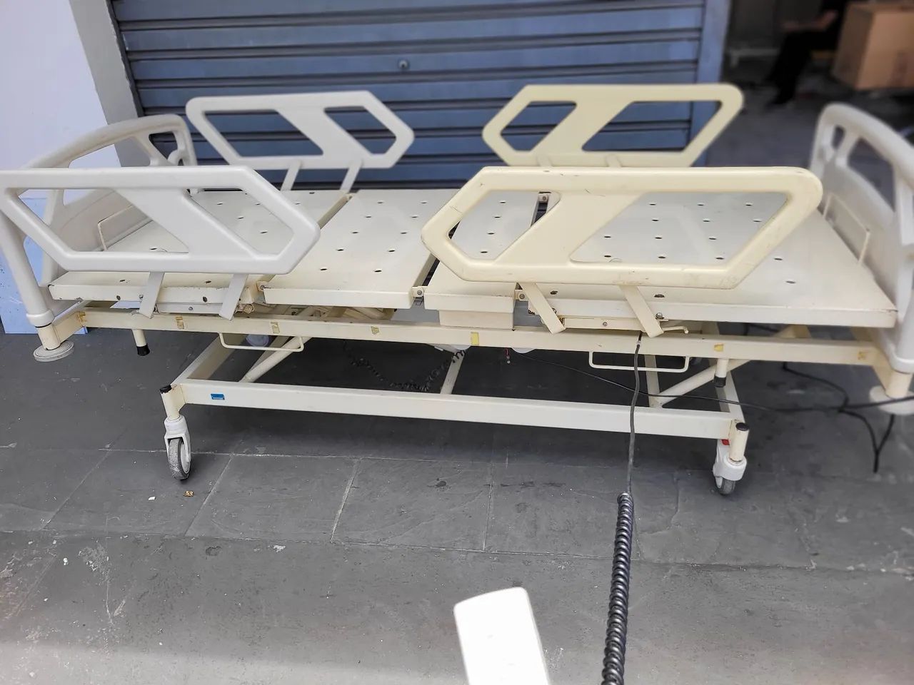 Cama hospitalar elétrica com elevador de altura  - Foto 5