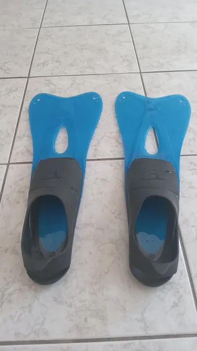 Par de nadadeiras tribord