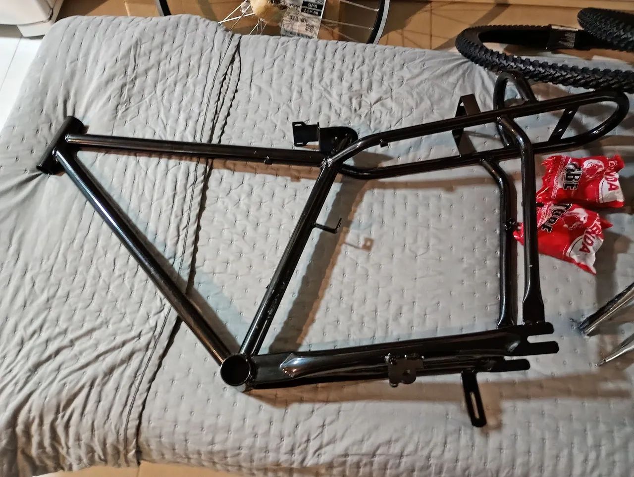 Quadro de bicicleta aro 26, Garfo,mesa,guidão rodas e peneus