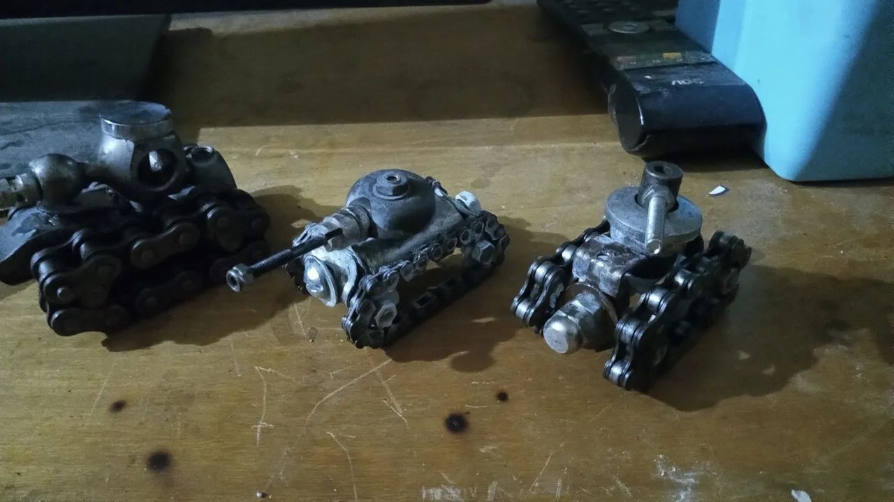 Miniaturas, moto e tanque de guerra  - Foto 2