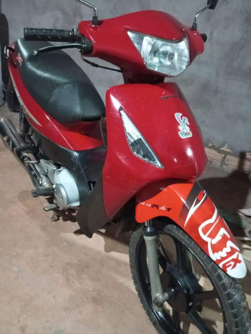 Moto biz 2010 em ótimo estado e legalizada, só do passa pro nome .fone: *71.