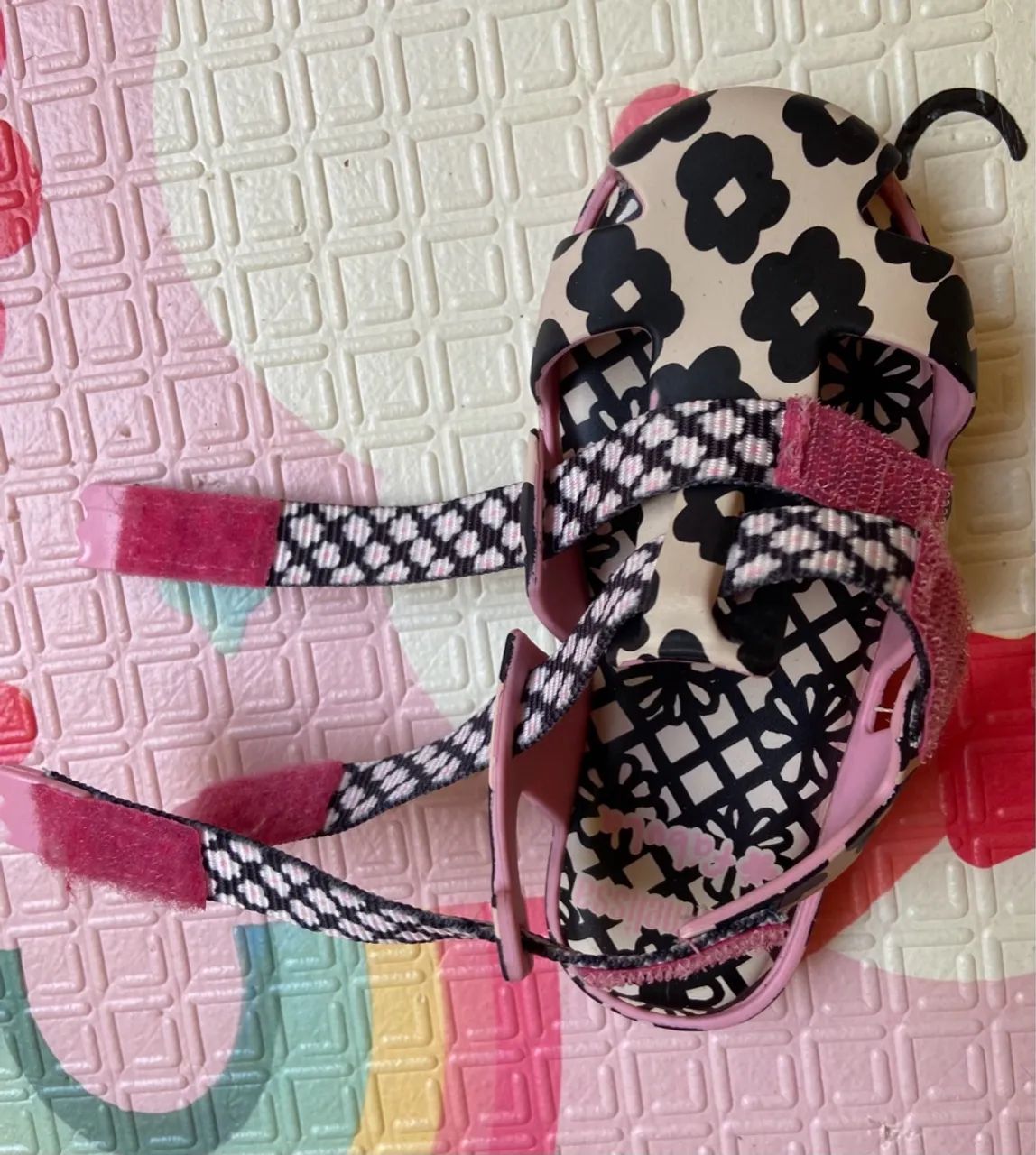 Melissa x Fábula ajustável velcro florida preta branca como nova 1 uso tamanho 22 - Foto 4