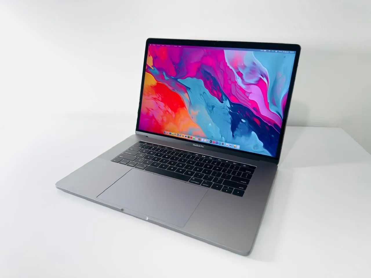 MacBook Pro 16インチ 2019 i7/16GB/512GB 美品 Macbook Pro 2019, 16'', Core I7, 16gb, Ssd-512gb, 4gb Vídeo Cinza
