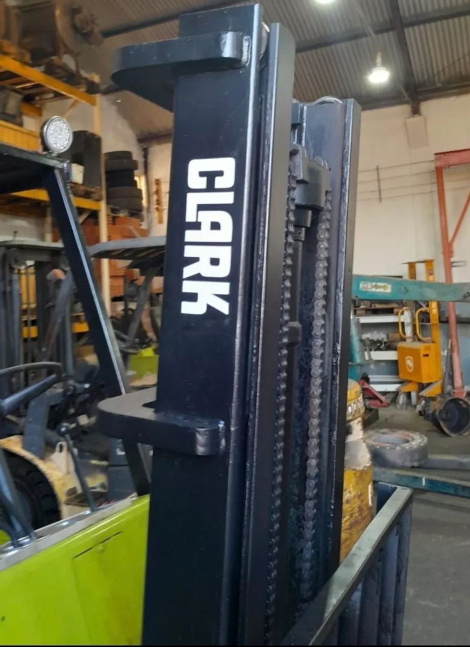 EMPILHADEIRA CLARK C550 - Foto 4