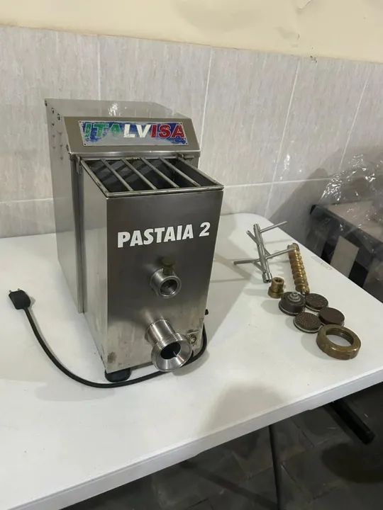 Pastaia 2 com 4 trefilas Conchiglione, Talharim, Espaguete e Lasanha. Tudo funcionando