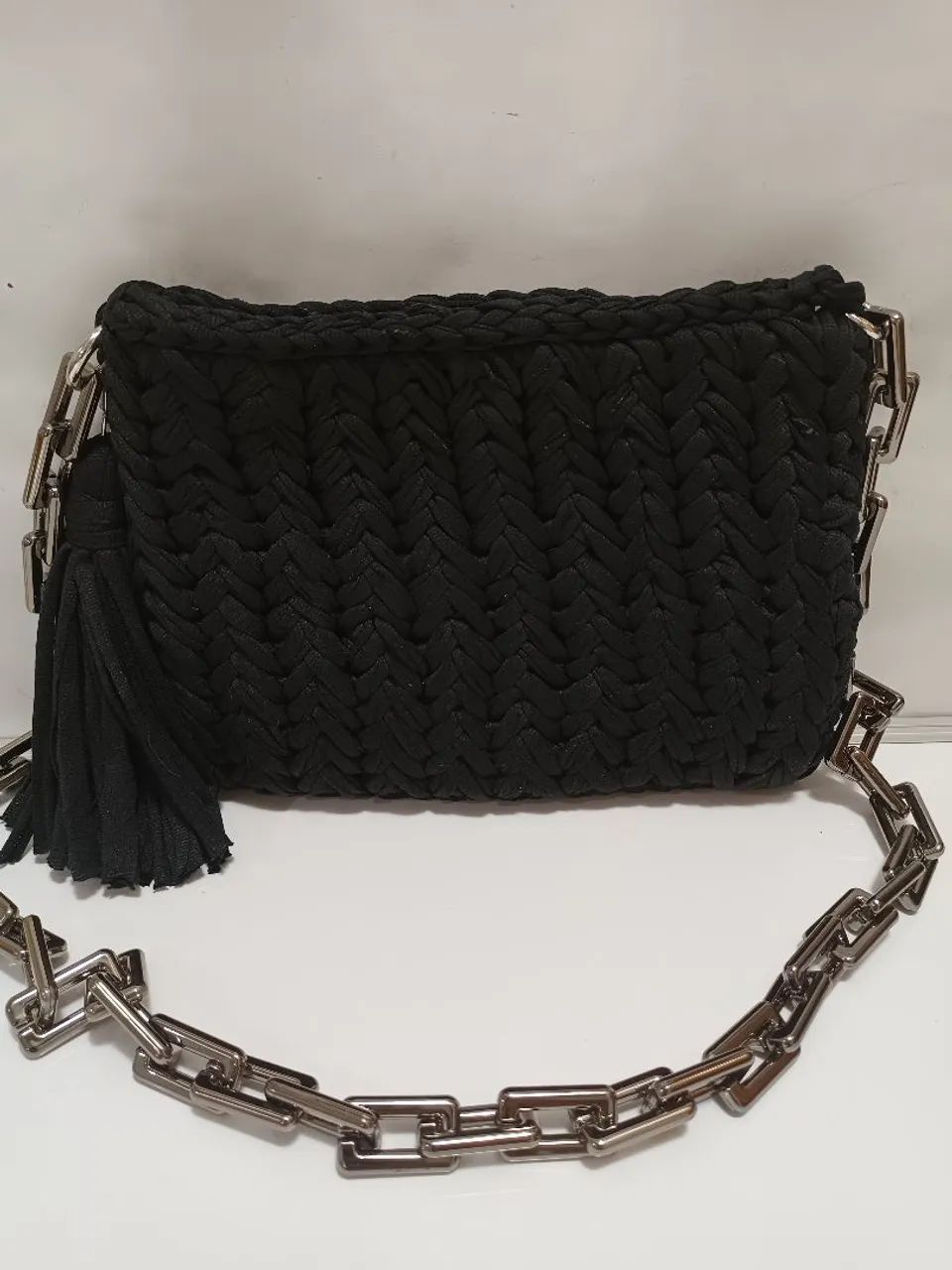 Bolsa de ombro preta de crochê  - Foto 3