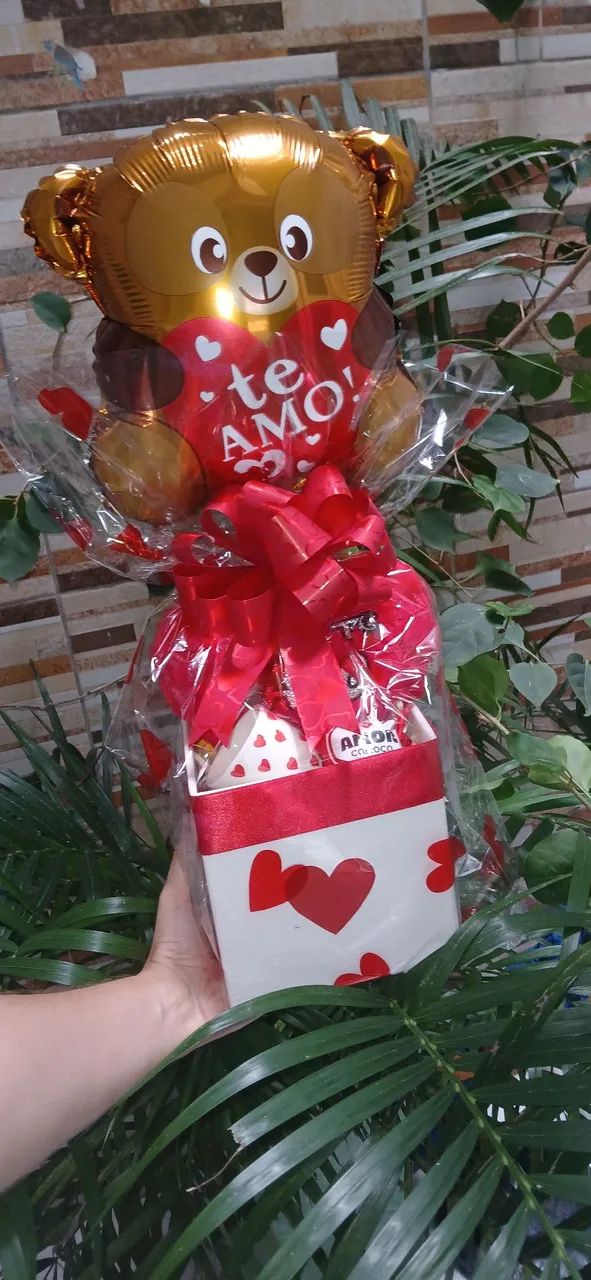 Cesta Box Romântica Com  Coração de Pelúcia Mini Caneca  Chocolates Balão e Mensagem.  - Foto 3