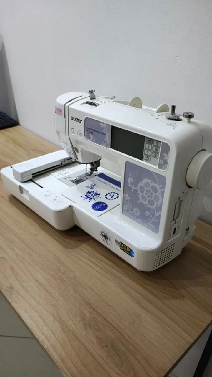 Máquina de Bordar Brother PE450 - Completa e Impecável - Foto 3
