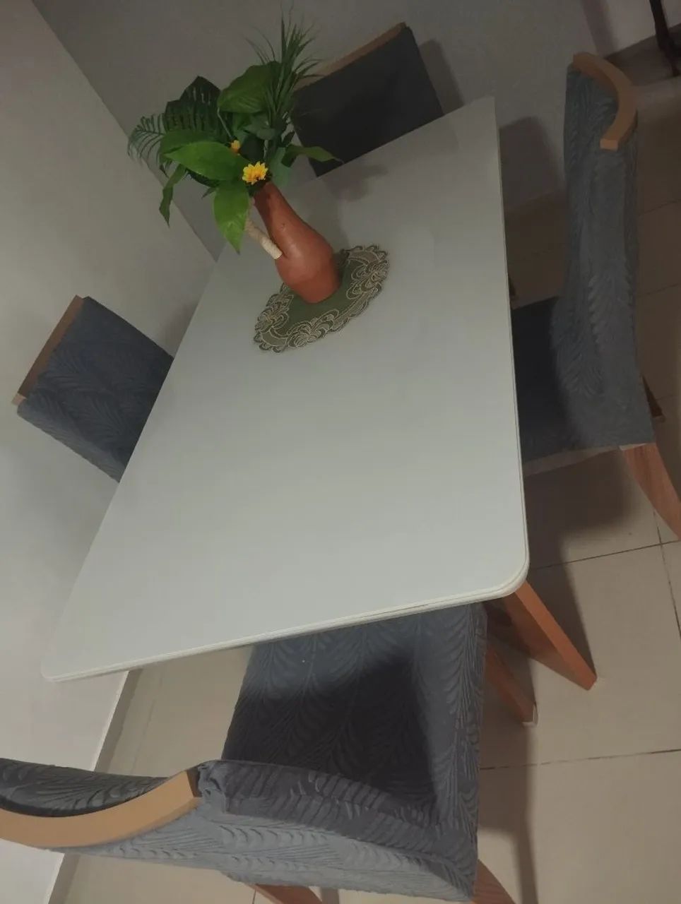 Mesa com cadeiras