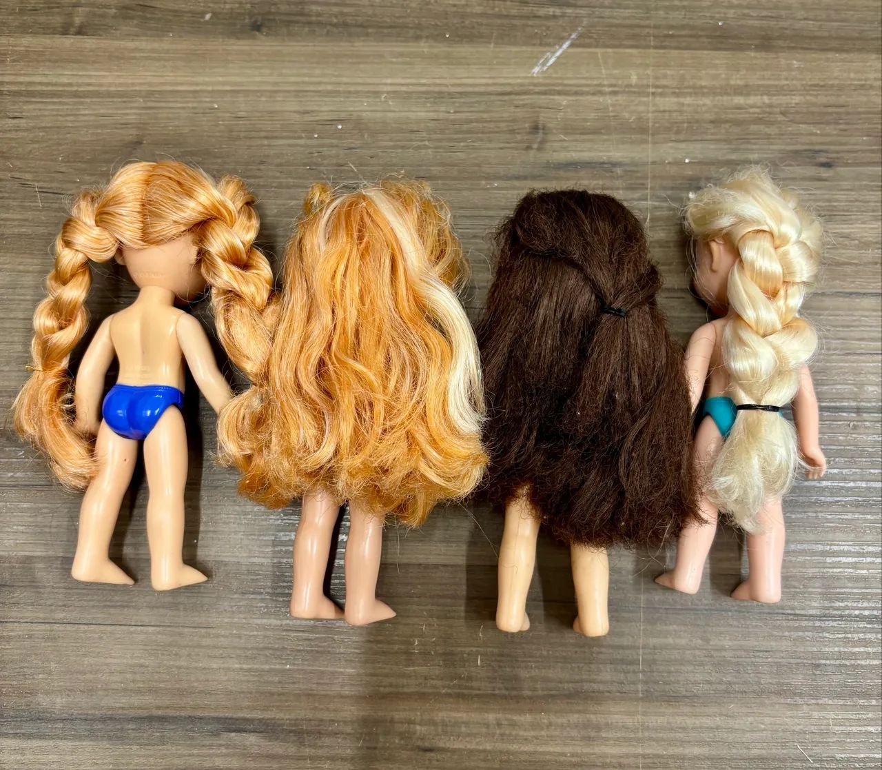 Lote 4 bonecas princesas Disney Barbie  - Foto 2