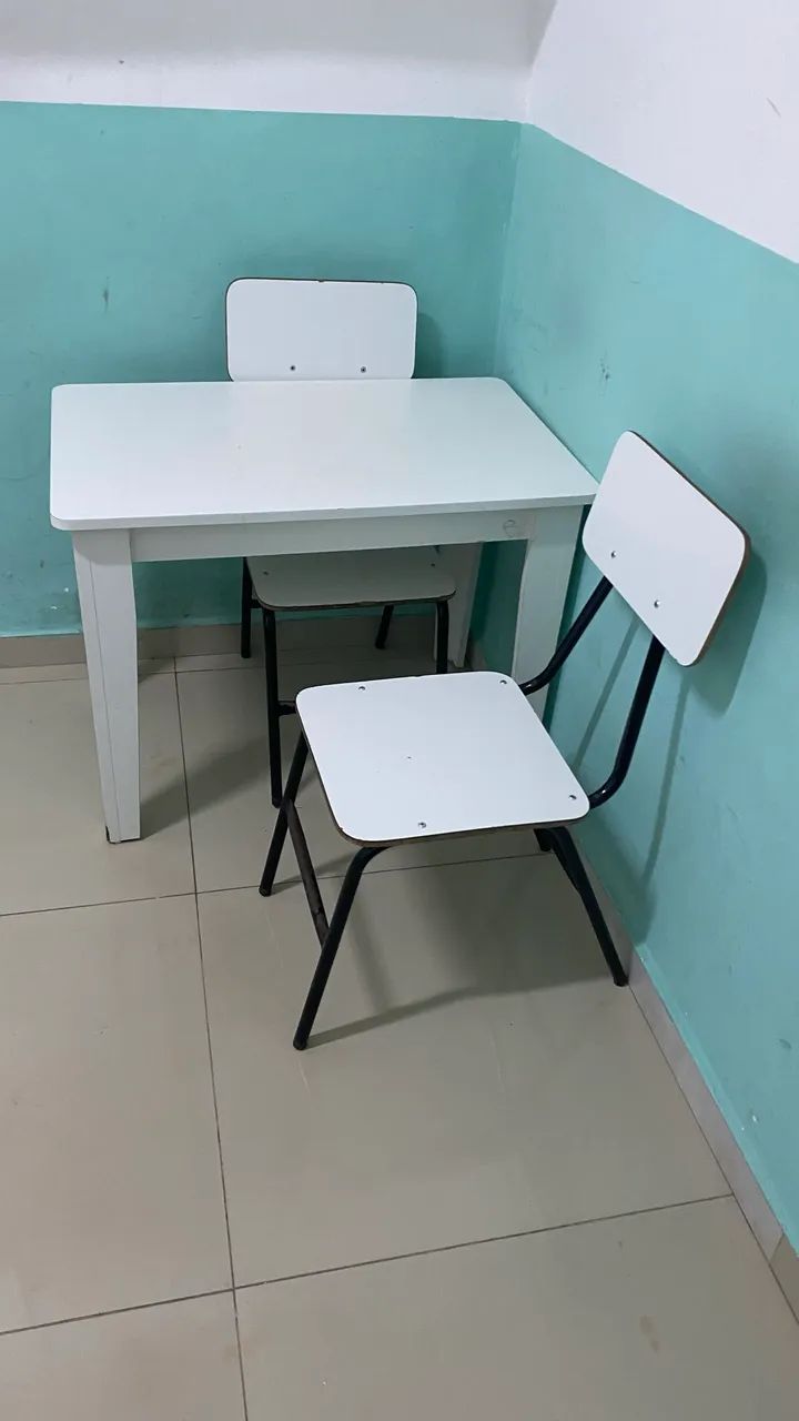 Conjunto de mesa e duas cadeiras infantil  - Foto 2