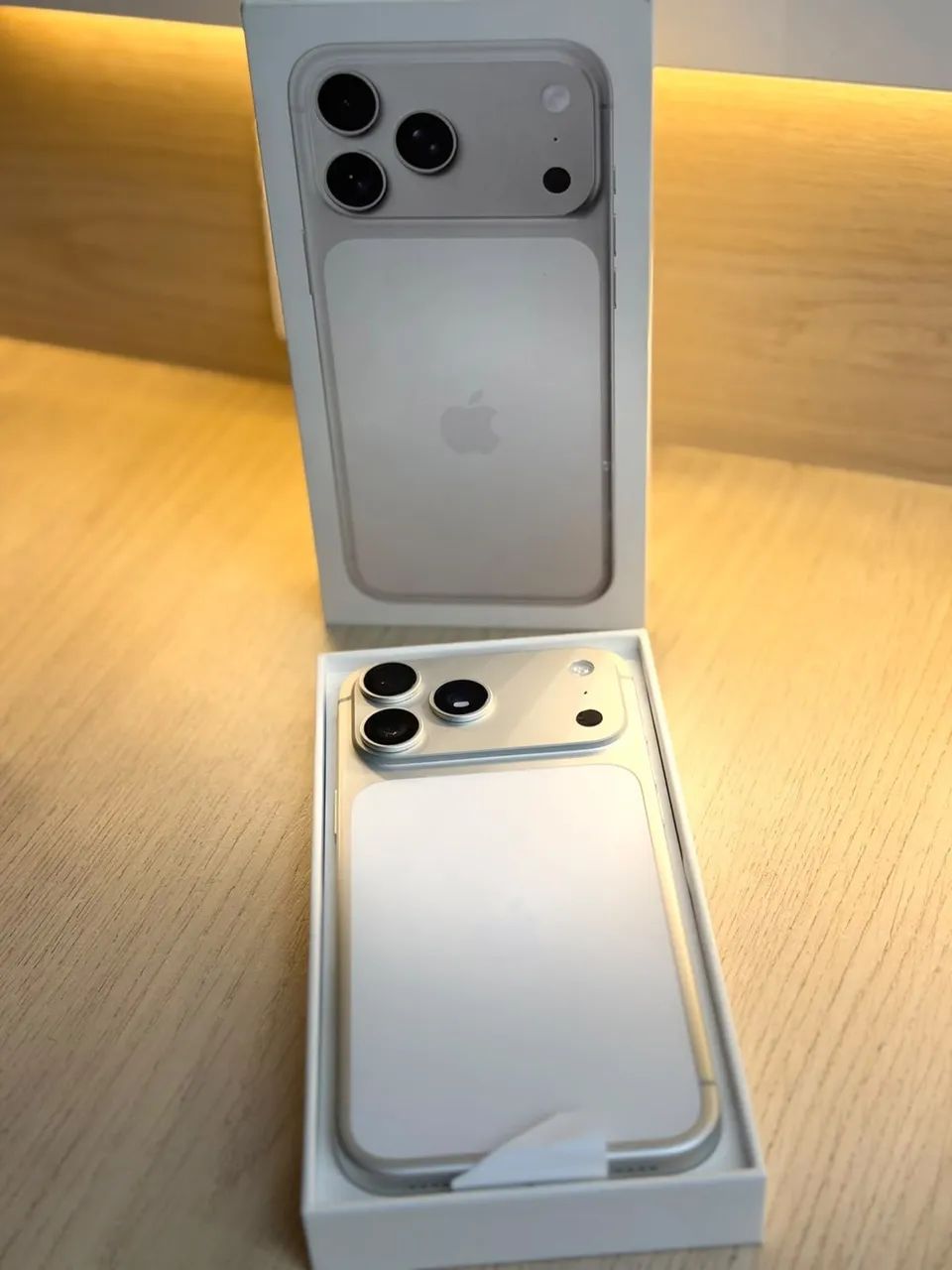 IPHONE 17 PRO MAX 512GB, PRATA - ESTADO DE ZERO - Celulares e