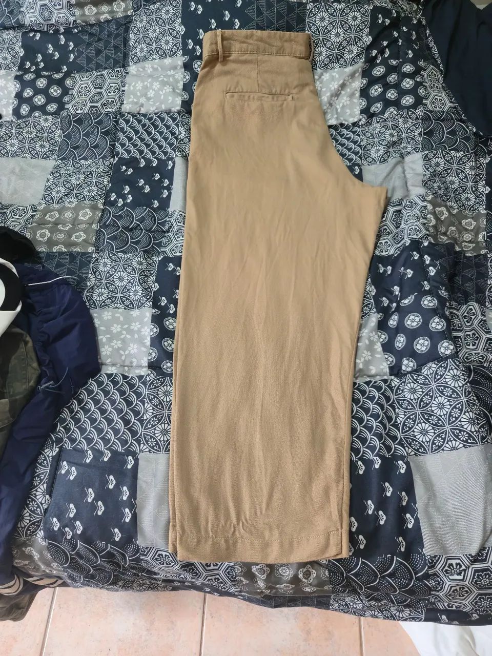 calça com pregas bege 42, veste 44 - Foto 3