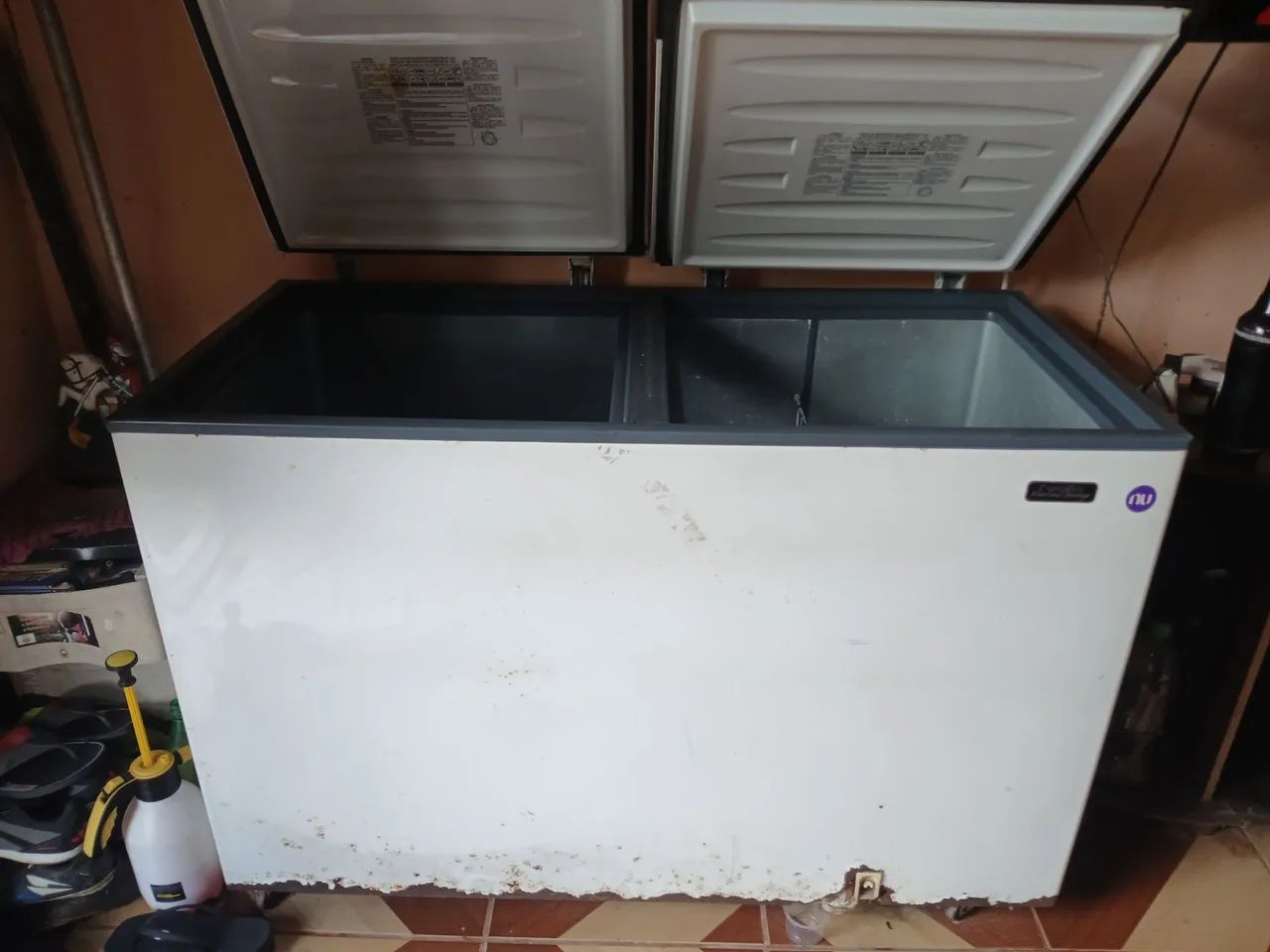 Vendo freezer esmaltec 2 portas - Foto 2