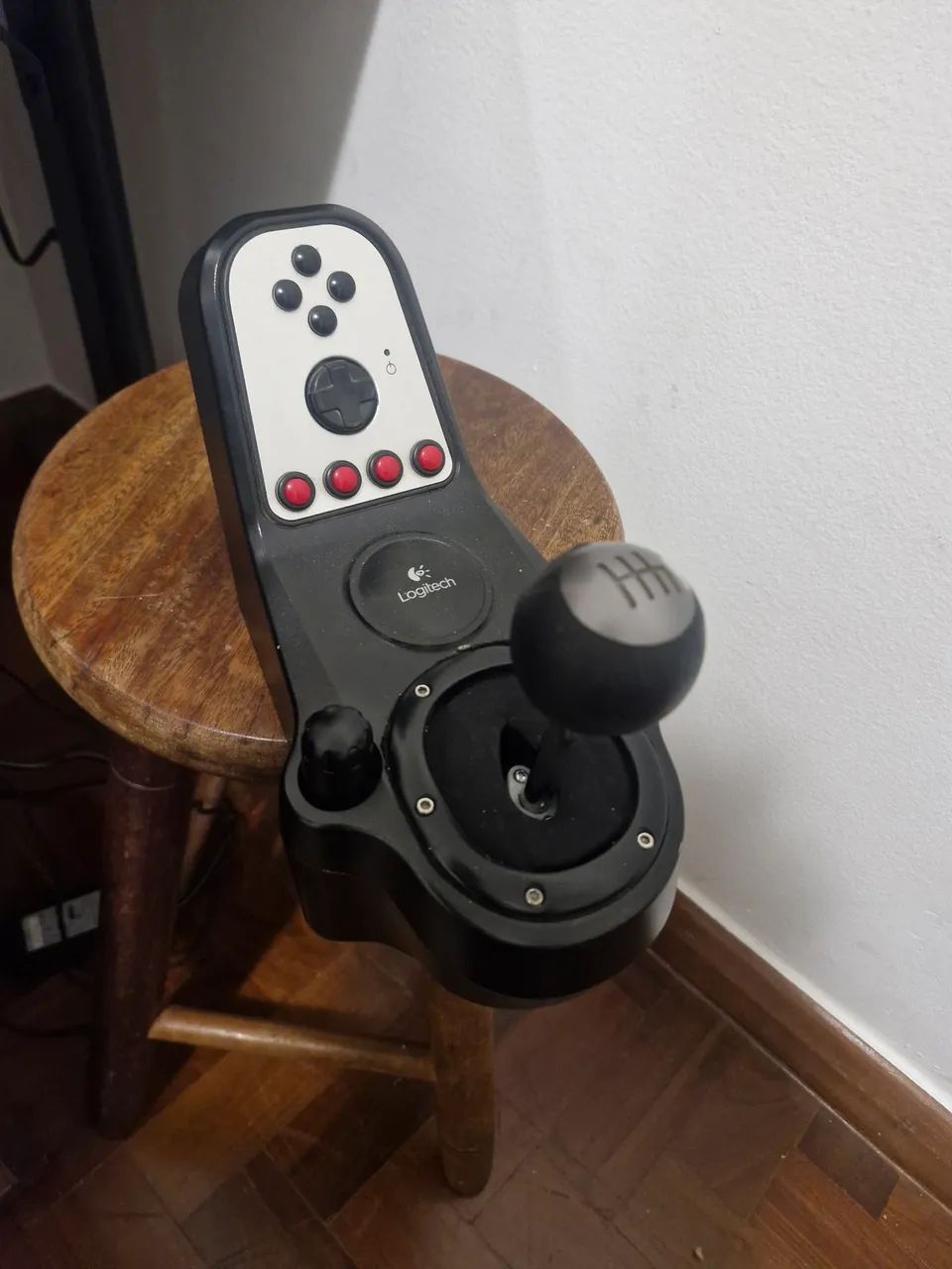 Volante logtech g27 com detalhes  - Foto 4