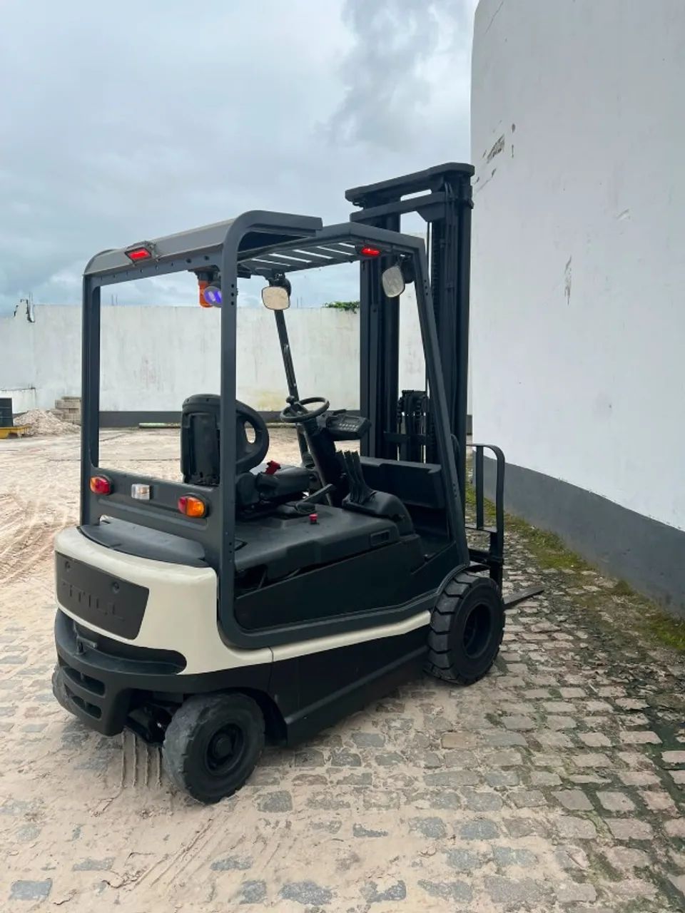 Venda de Empilhadeira Still Contrabalançada Elétrica Seminova Revisada com Garantia - Foto 2