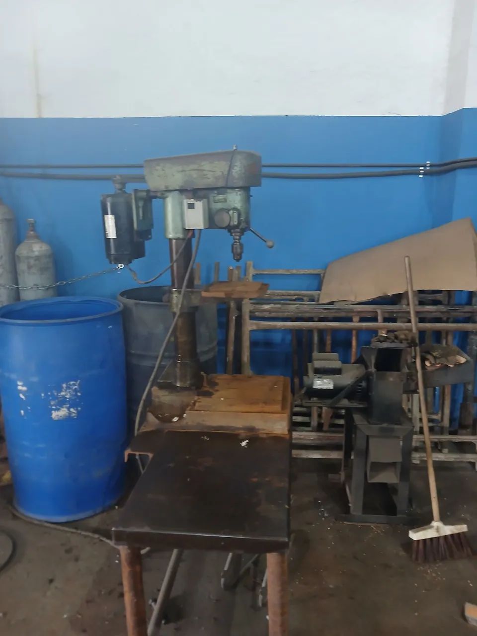 Furadeira de bancada industrial 