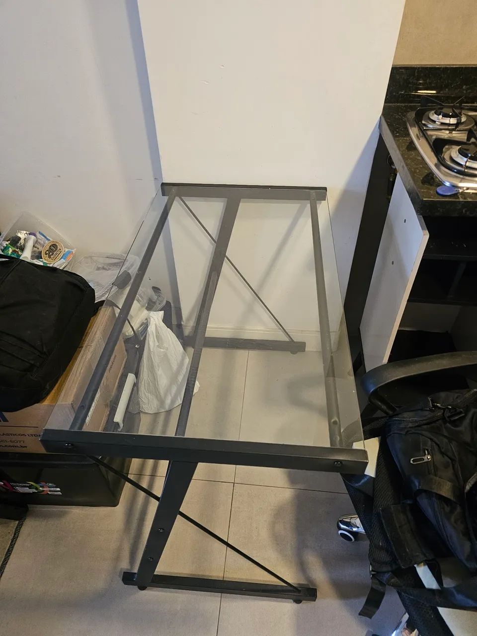 Escrivaninha com tampo de vidro - Foto 2