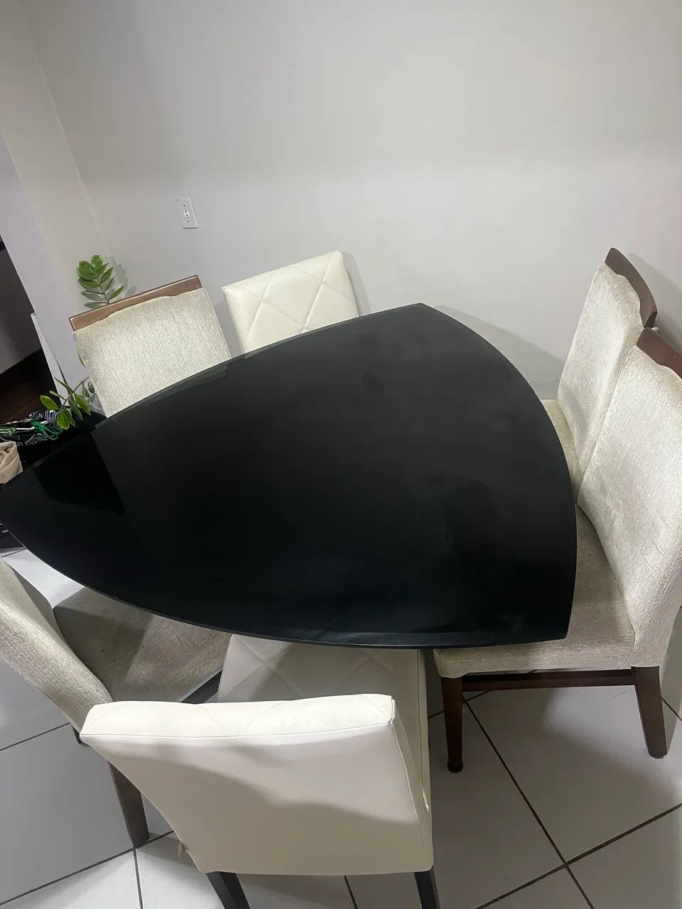 Vendo mesa com 6 cadeiras - Foto 2