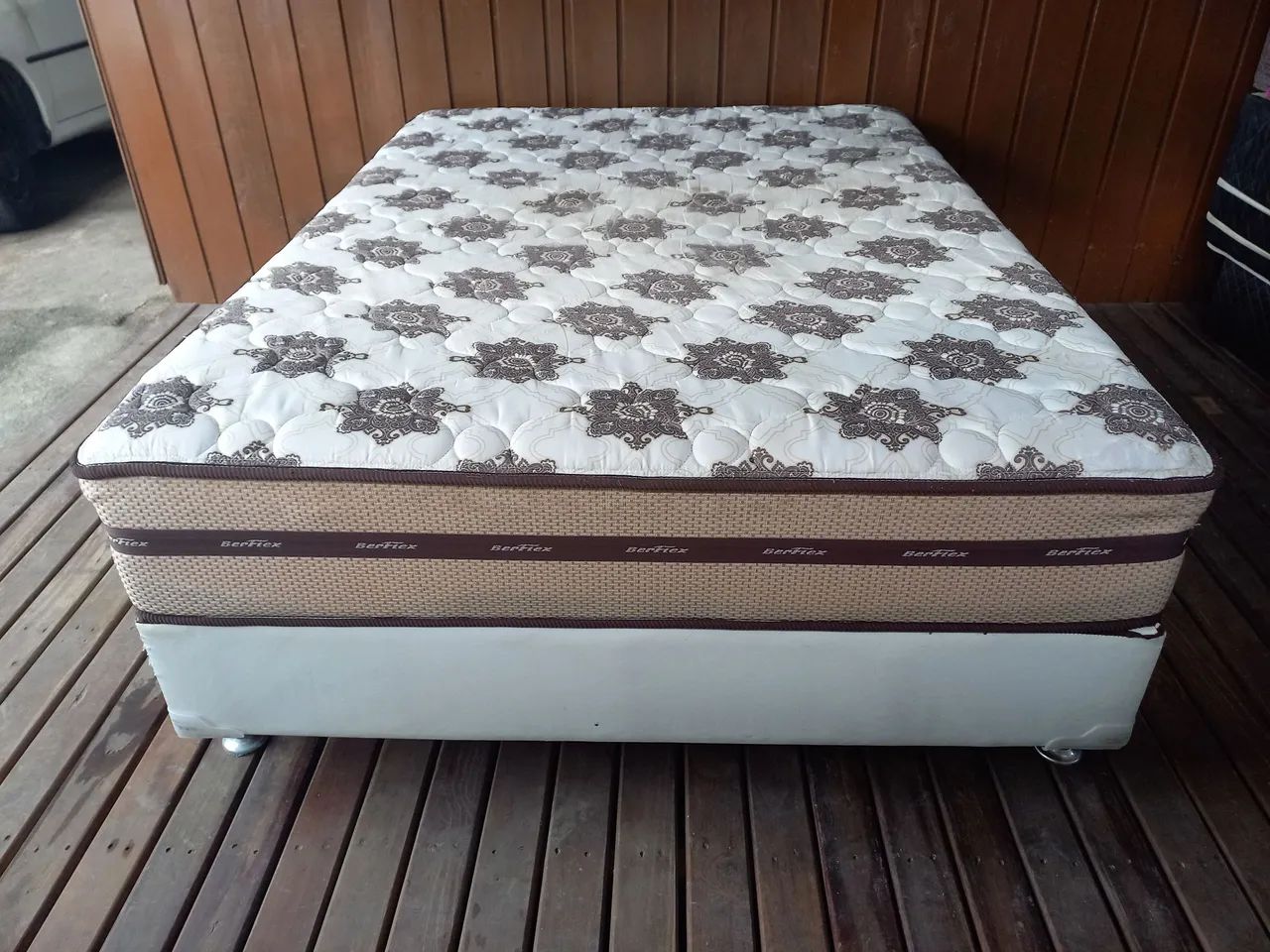 Vendo cama Box de casal colchão + base  - Foto 2