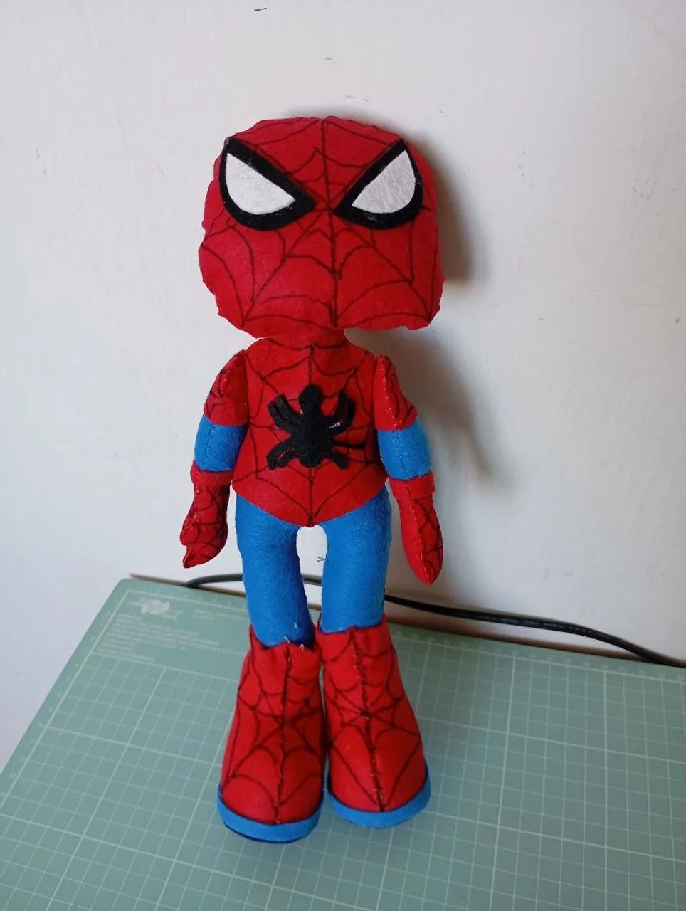 Boneco em feltro HOMEM ARANHA 