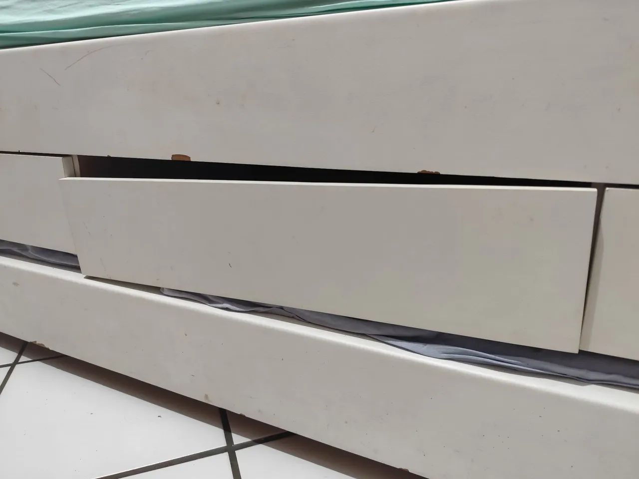 Cama com 2 colchões e 3 gavetas - Foto 2