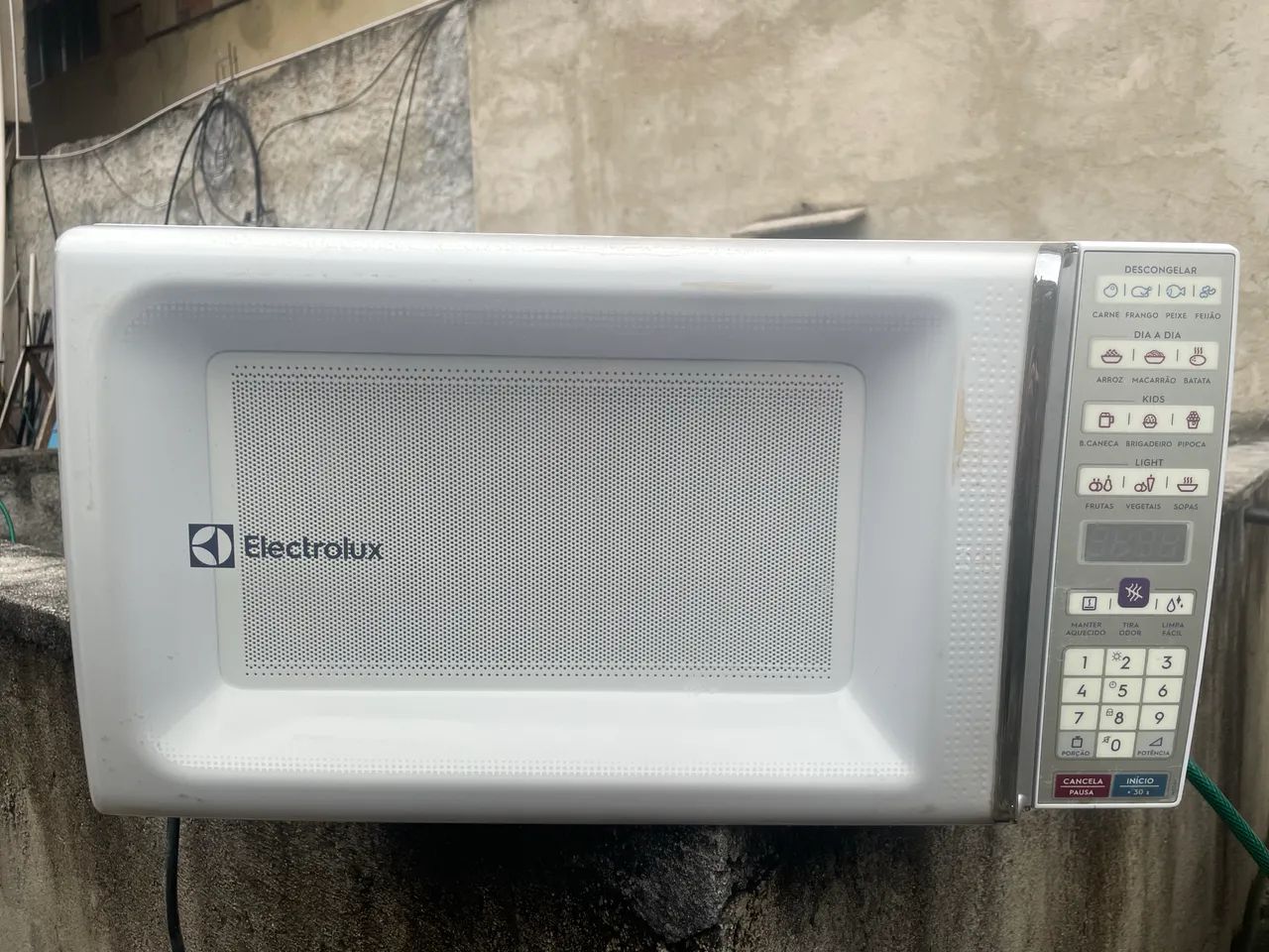 Vendo Micro-ondas de Bancada Electrolux ME044 34l - Foto 4