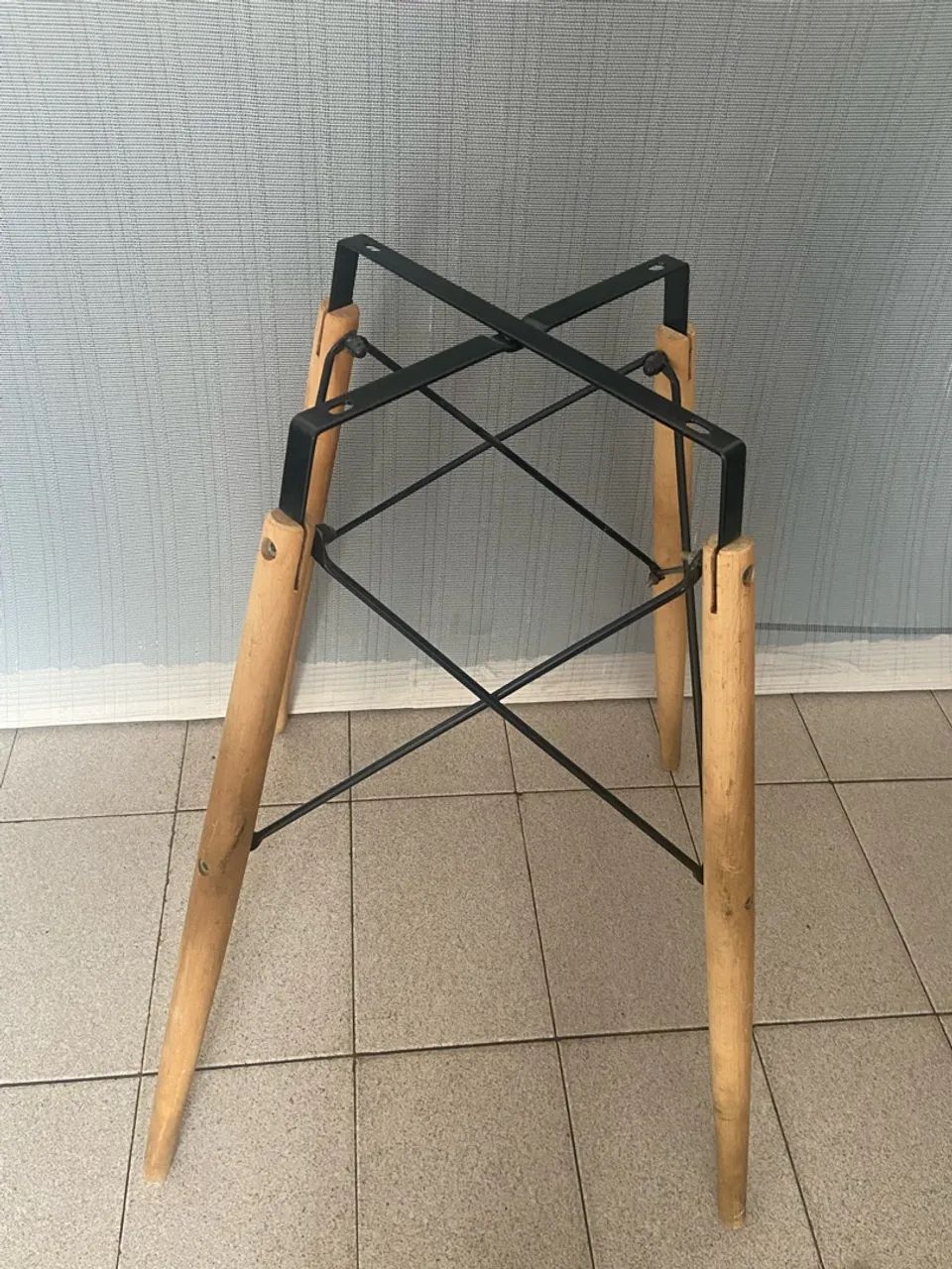 Pé para mesa Eiffel 