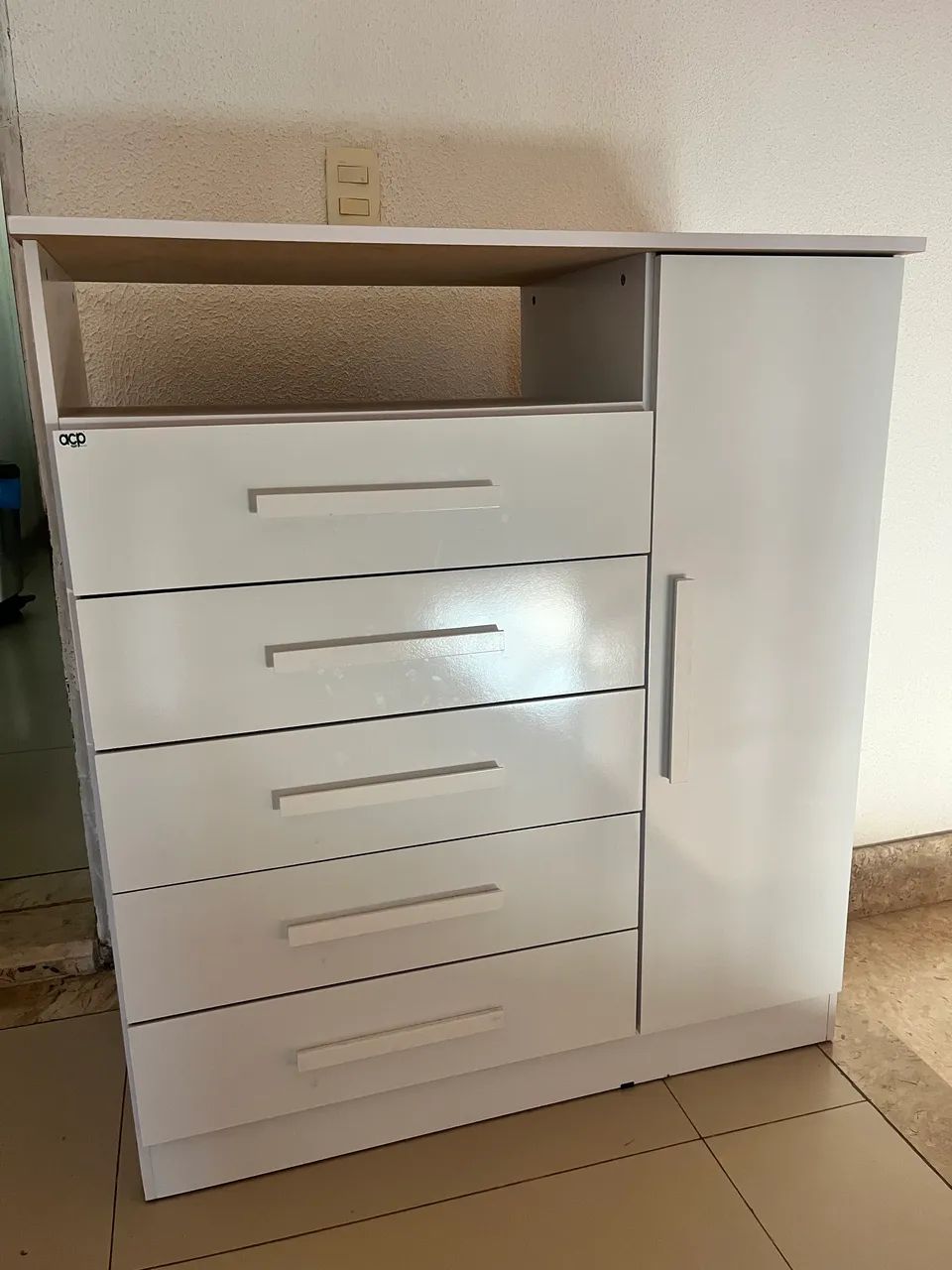 Cômoda 100% MDF nova com 5 gavetas e 1 porta