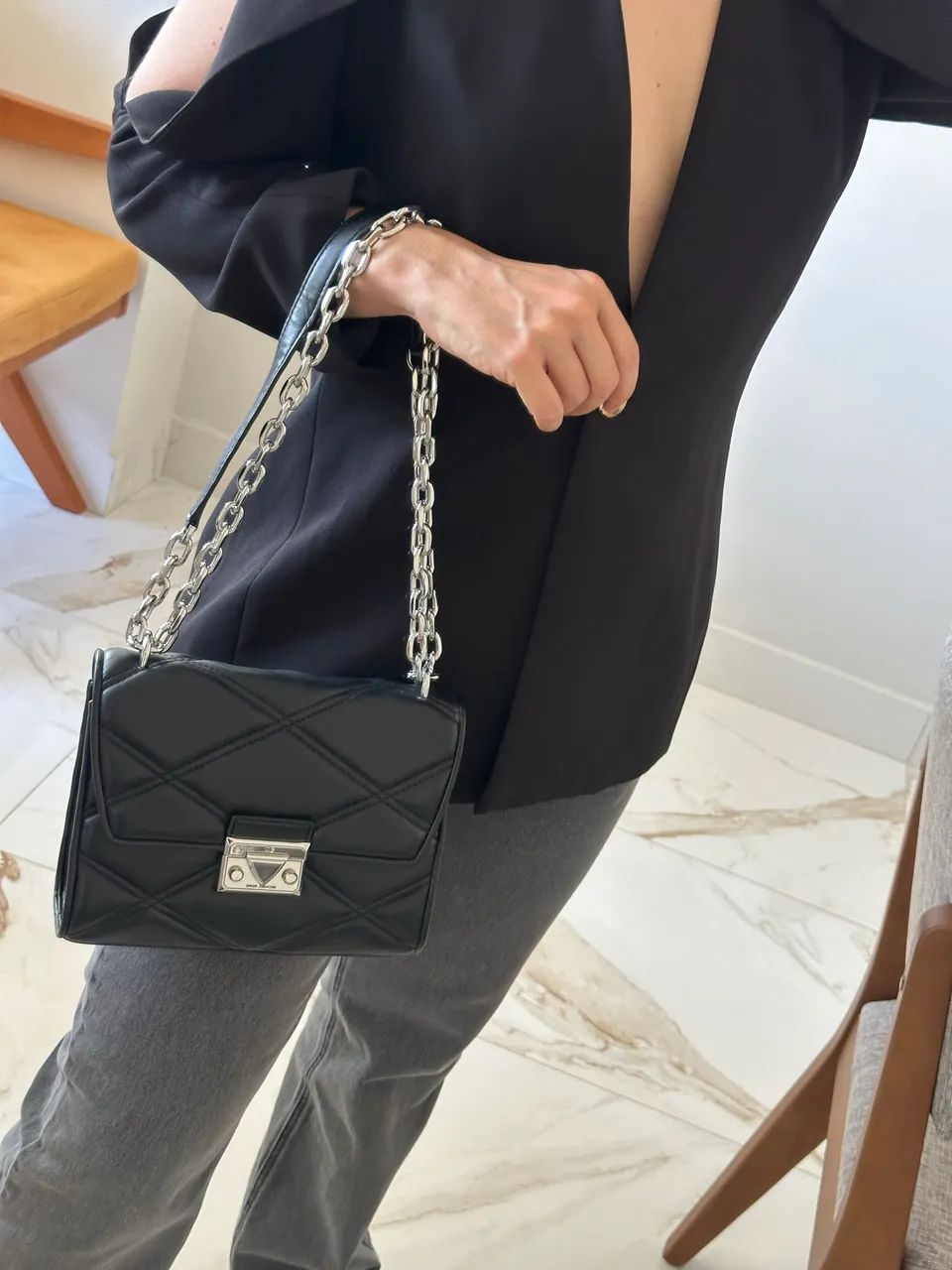 Bolsa Michael Kors Serena original preta couro alça corrente - Foto 3