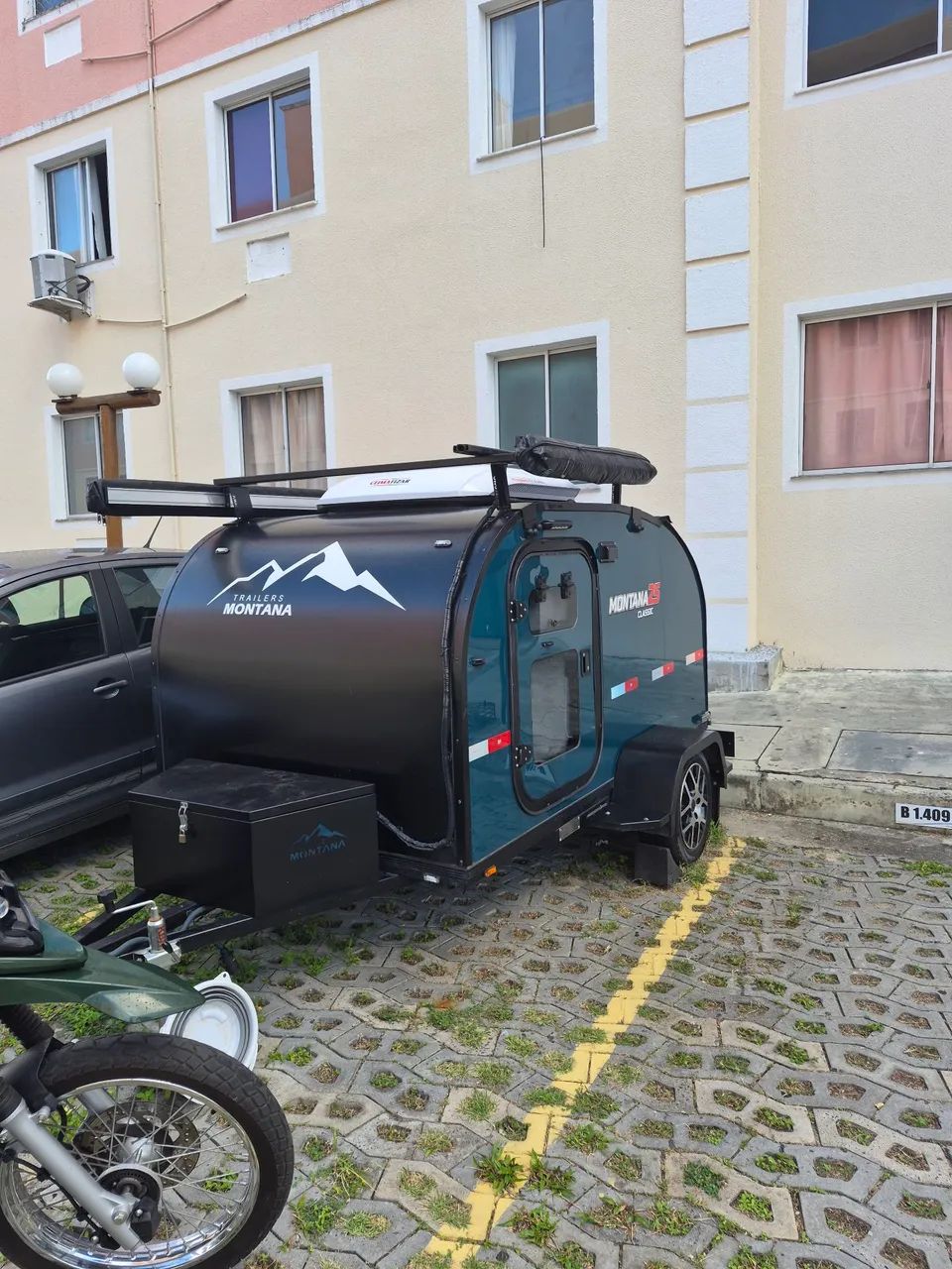 Trailer basico, pra viajar. Ano 2025.