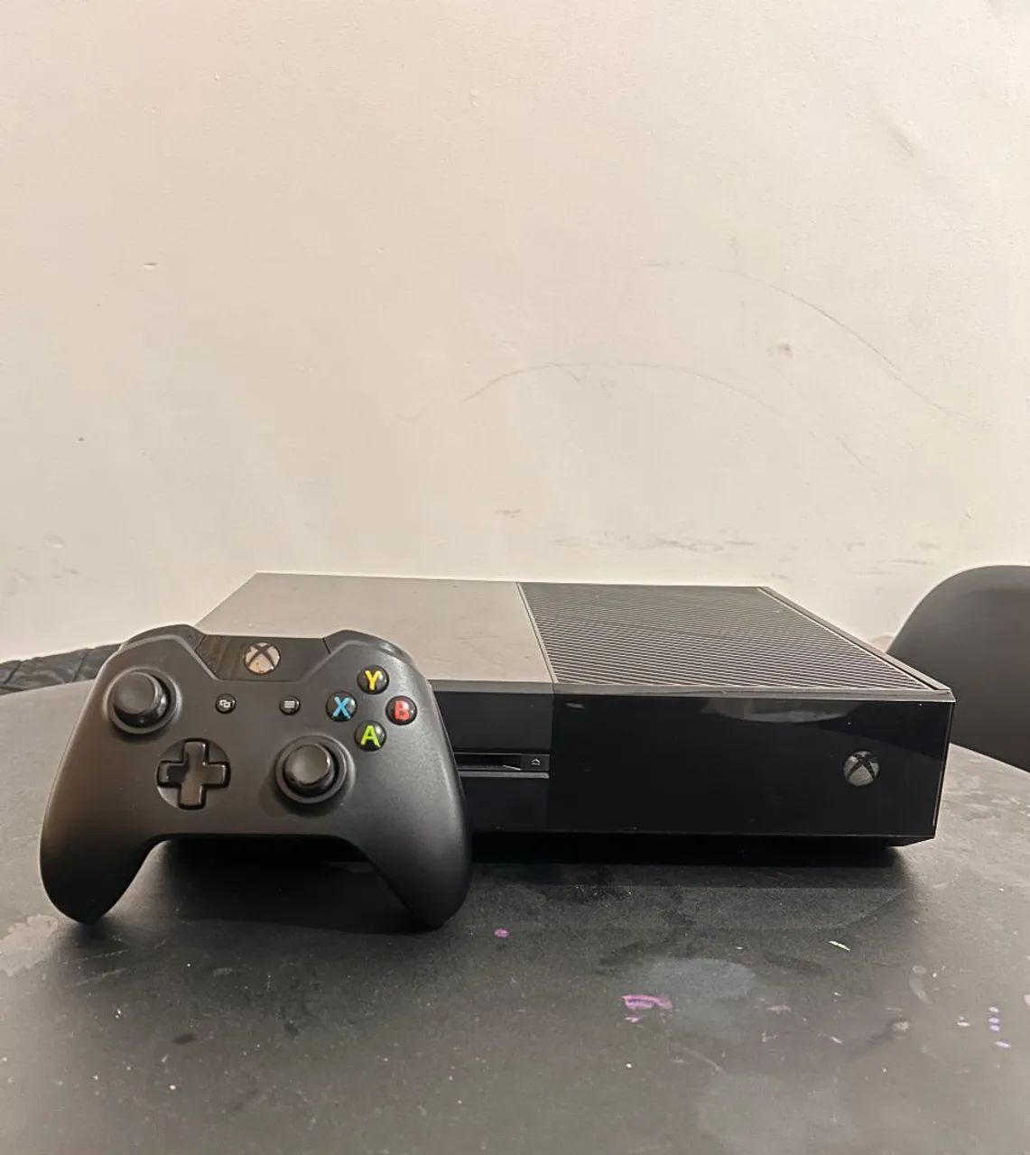 XBOX ONE COM 4 JOGOS E 1 CONTROLE !