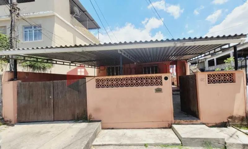 Vigário Geral - 02 Casas em grande terreno! - Foto 2
