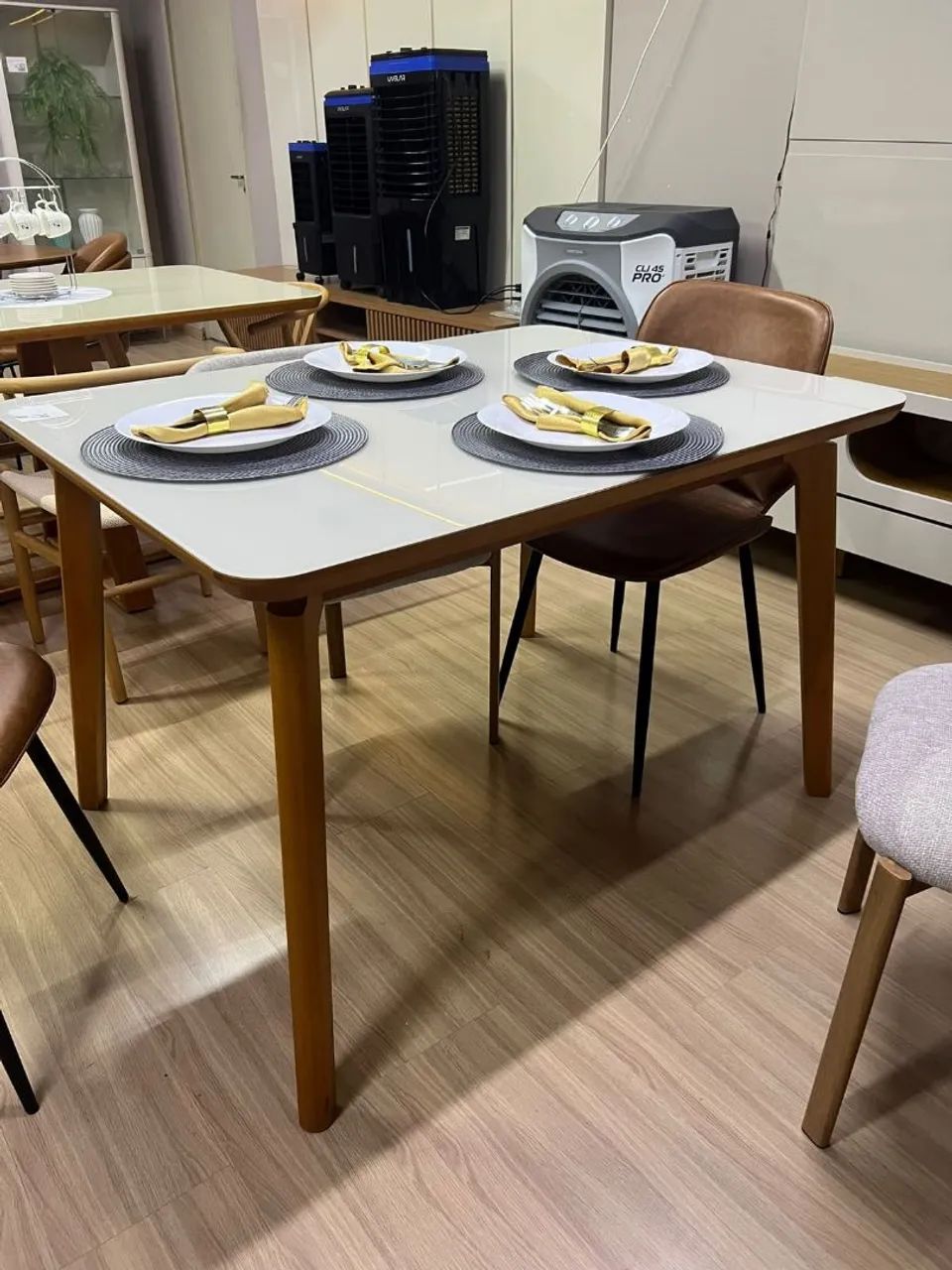 Mesa de jantar com 4 cadeiras 1,20m