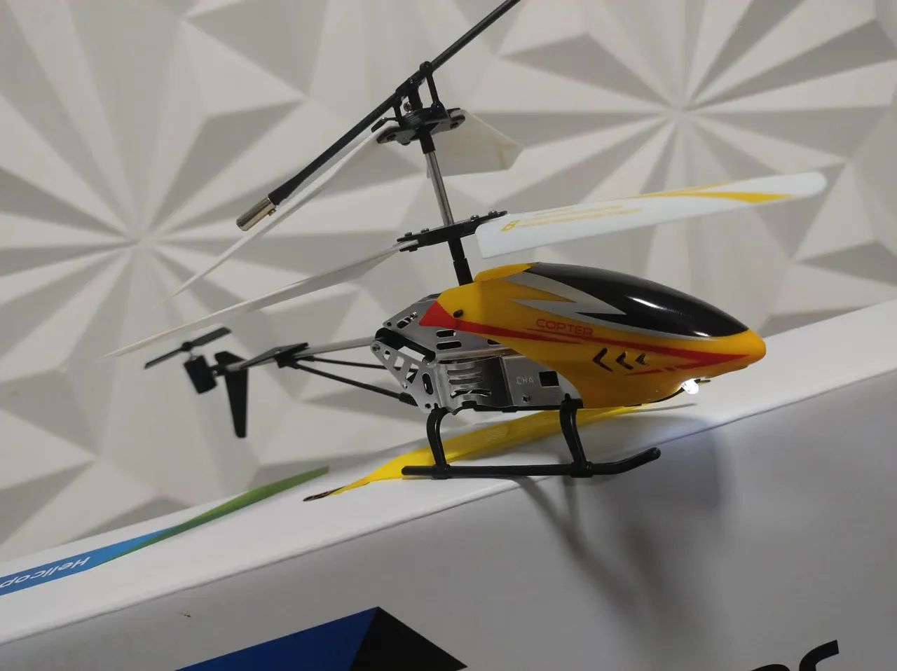 Helicóptero controle remoto a bateria novo  - Foto 3