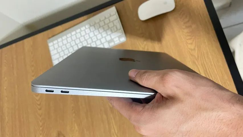 MacBook Air M1 + Combo Apple (Magic Mouse + Teclado) - Completo