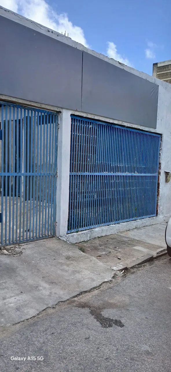 Alugo casa com ponto comercial
