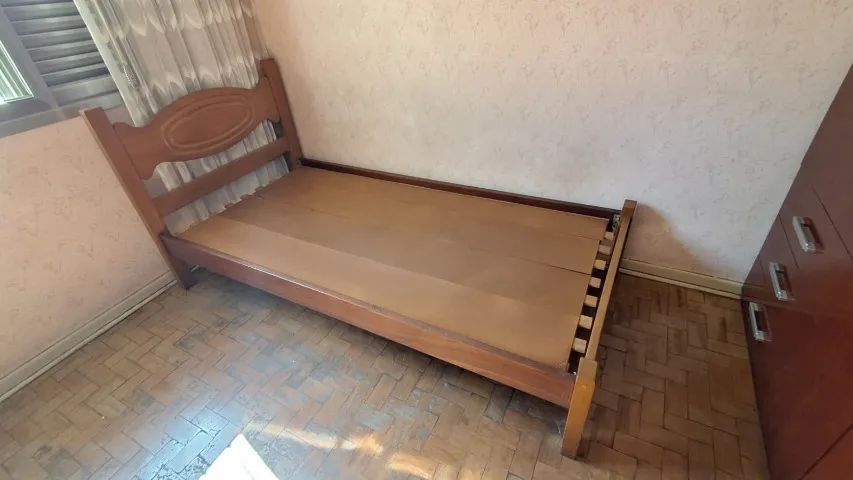 Cama de Solteiro em Mogno maciço com colchão usado - Foto 5