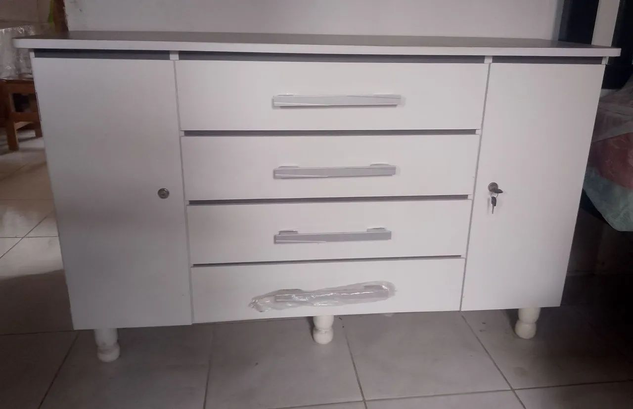 Cômoda 4 gavetas 