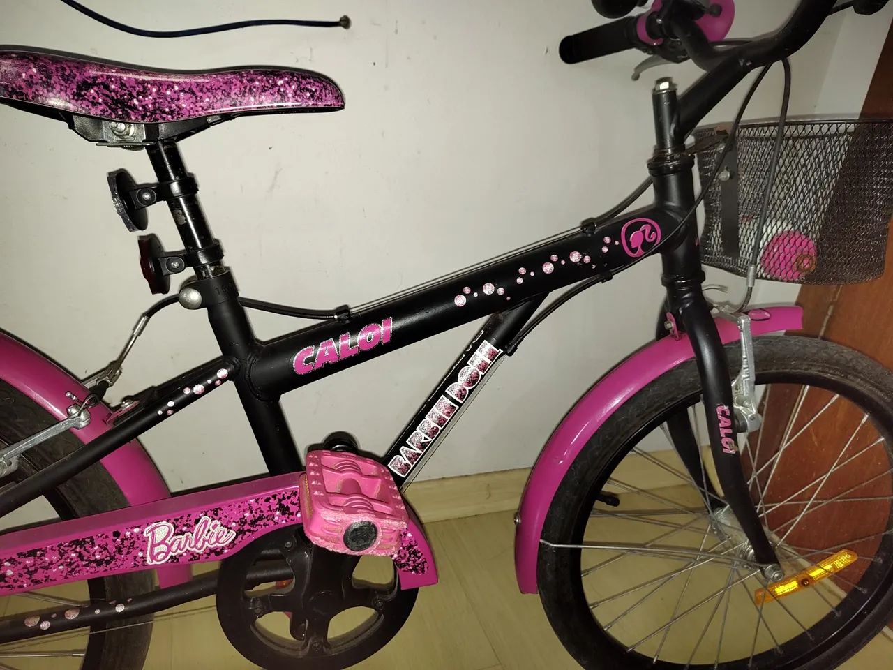 Bicicleta Caloi Barbie 7 marchas aro 20 - Foto 2