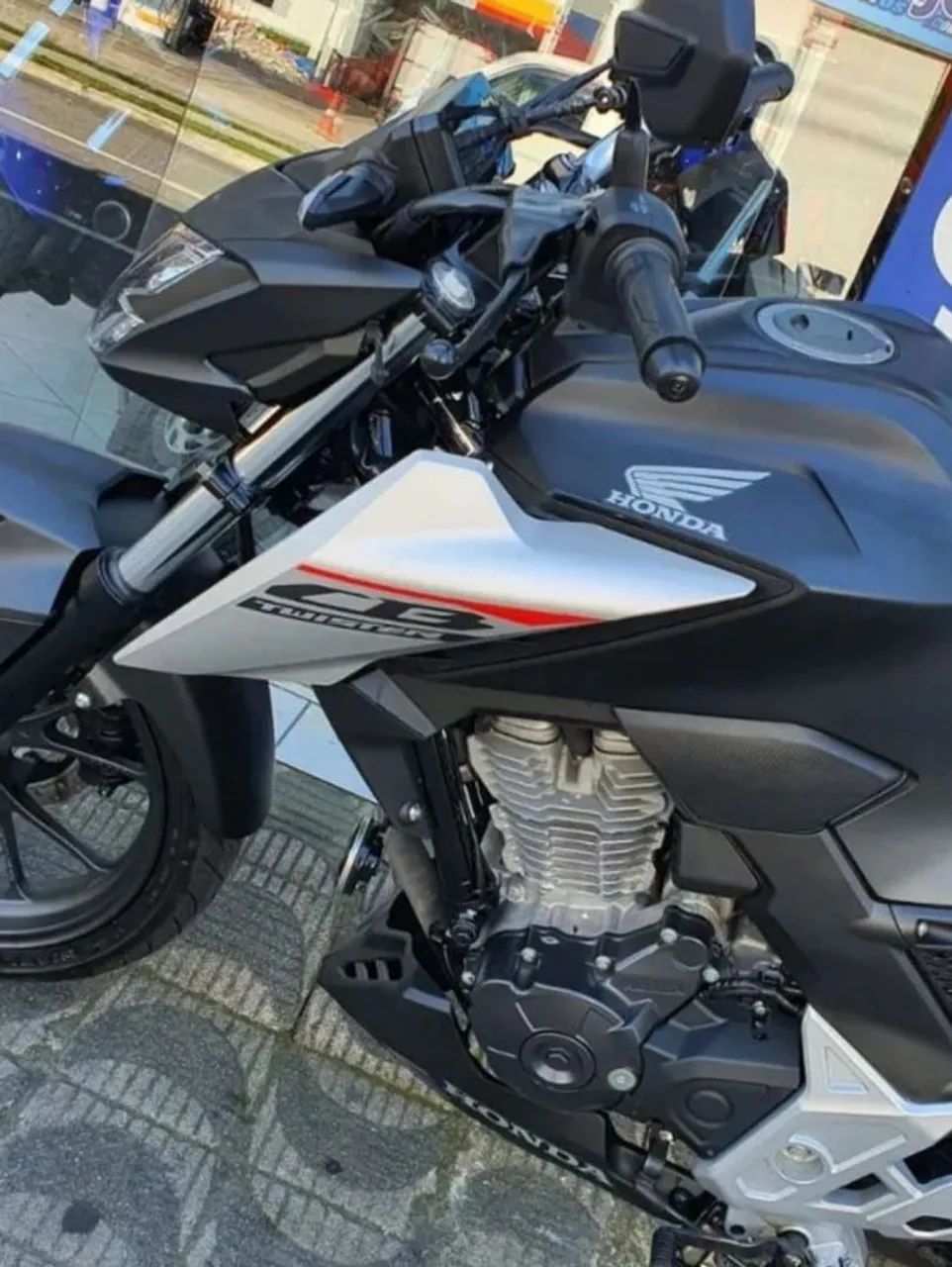 CB TWISTER 300F CBS  - Foto 2