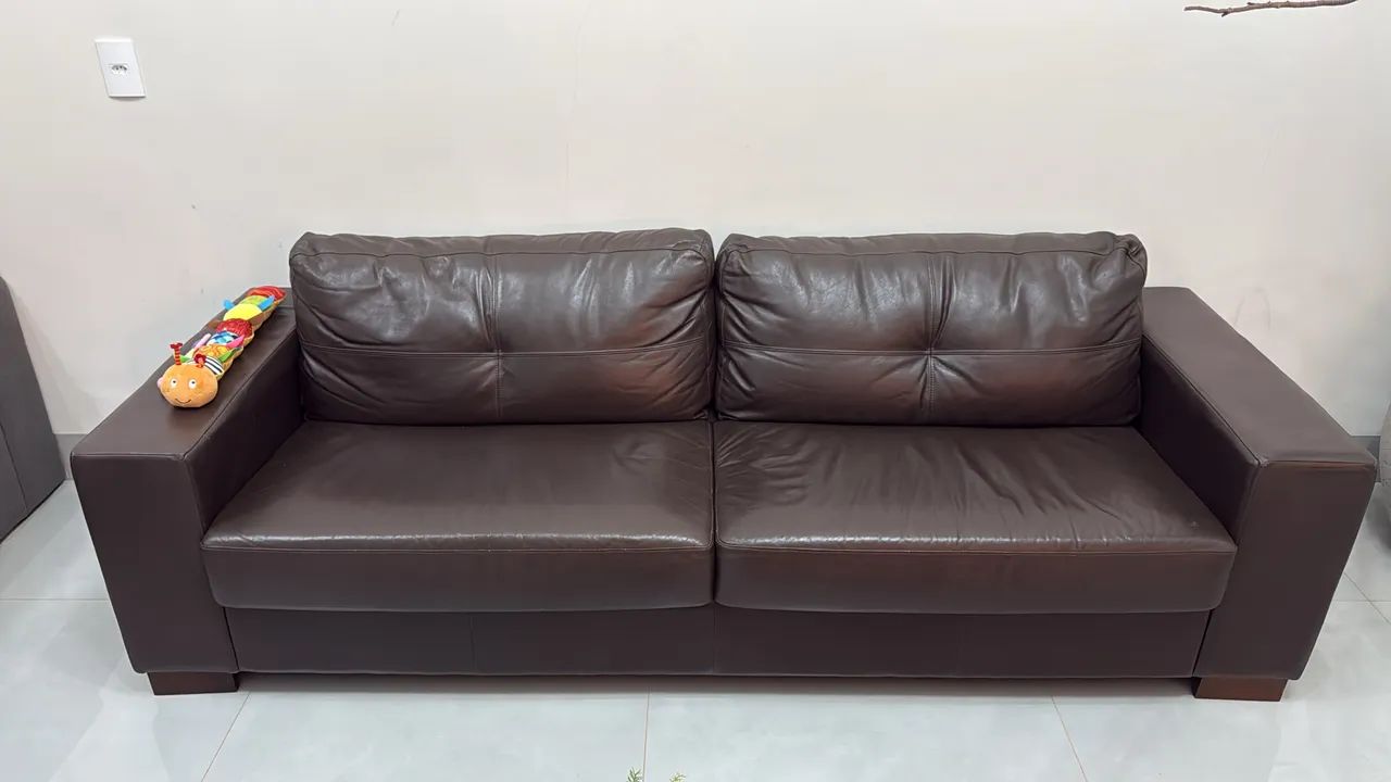 Sofá de couro legítimo 