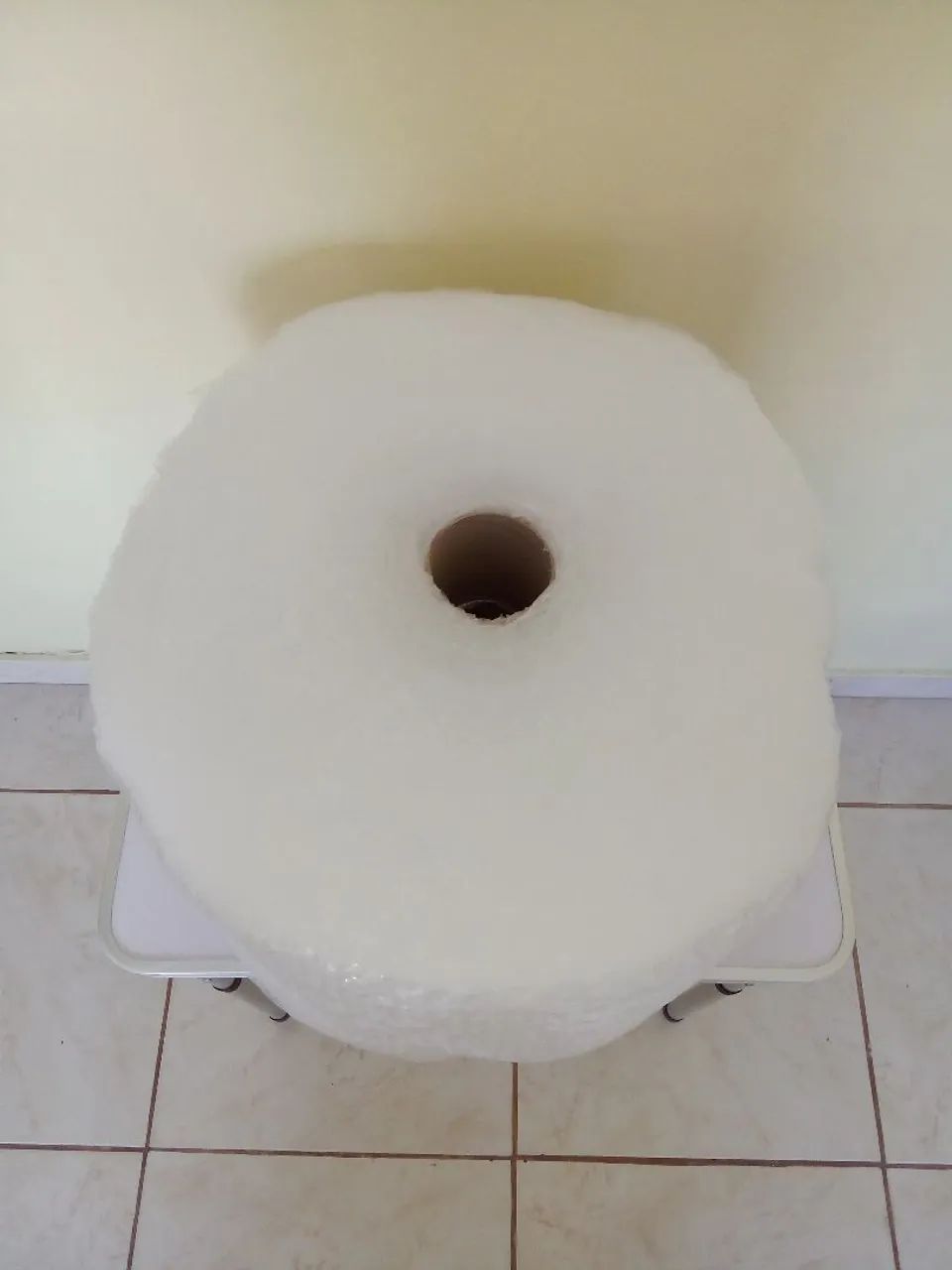 Vendo bobina 100 metros de plástico bolha grande preço 90 reais novo  - Foto 4