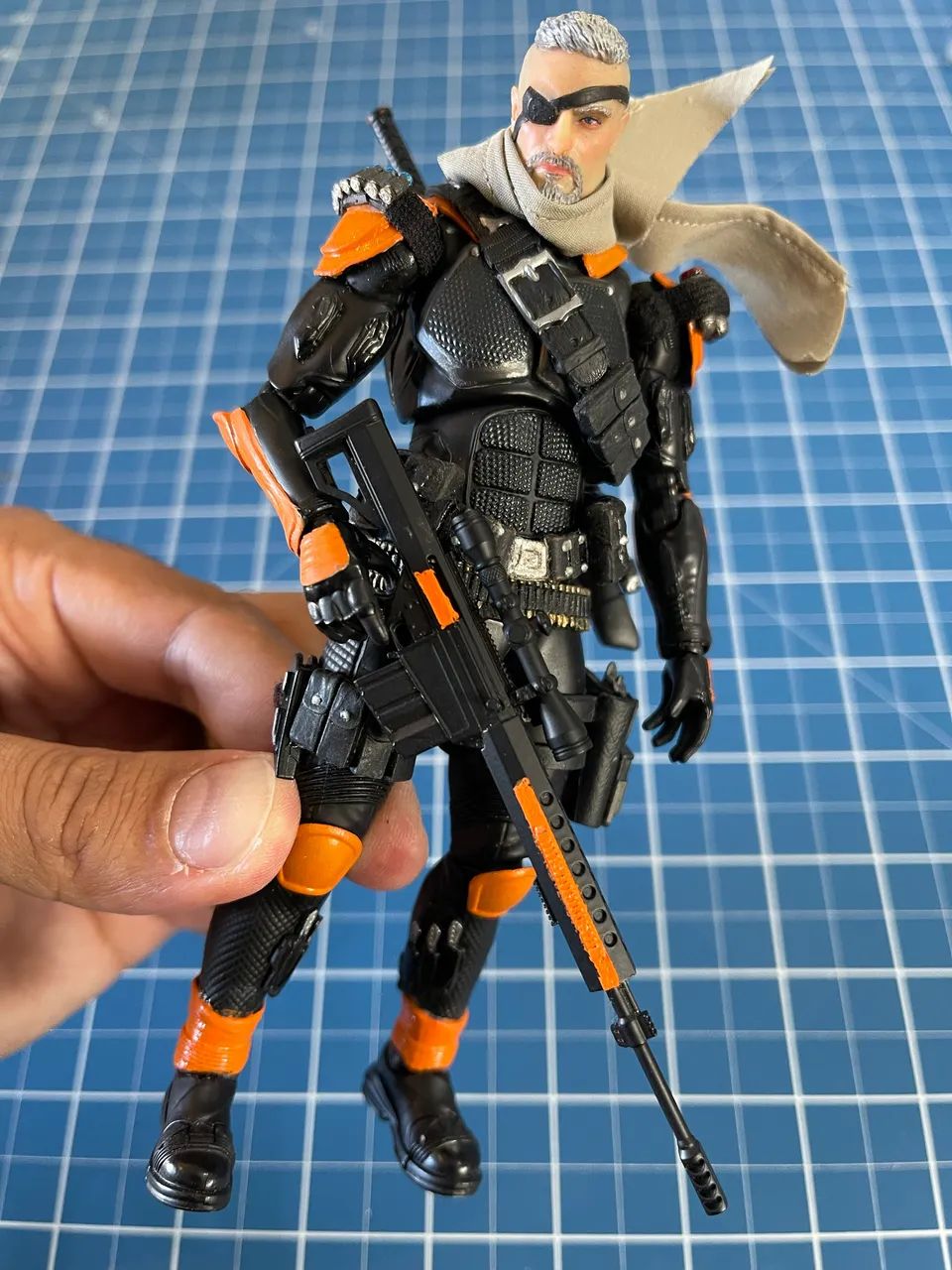 Deathstroke Custom - Base mafex original 